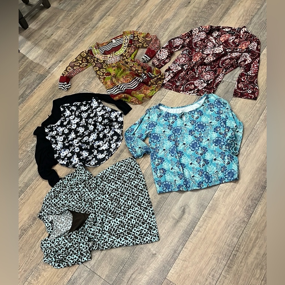 Women’s Top. Assorted Brands Size Medium- Ladies Size 4/6 Shirt Bundle